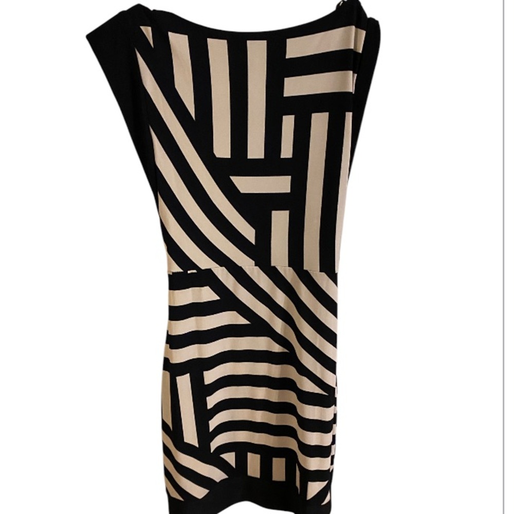 Bisou Bisou Black & Tan Geometric sheath Dress  size small Woven belt. - Picture 2 of 14